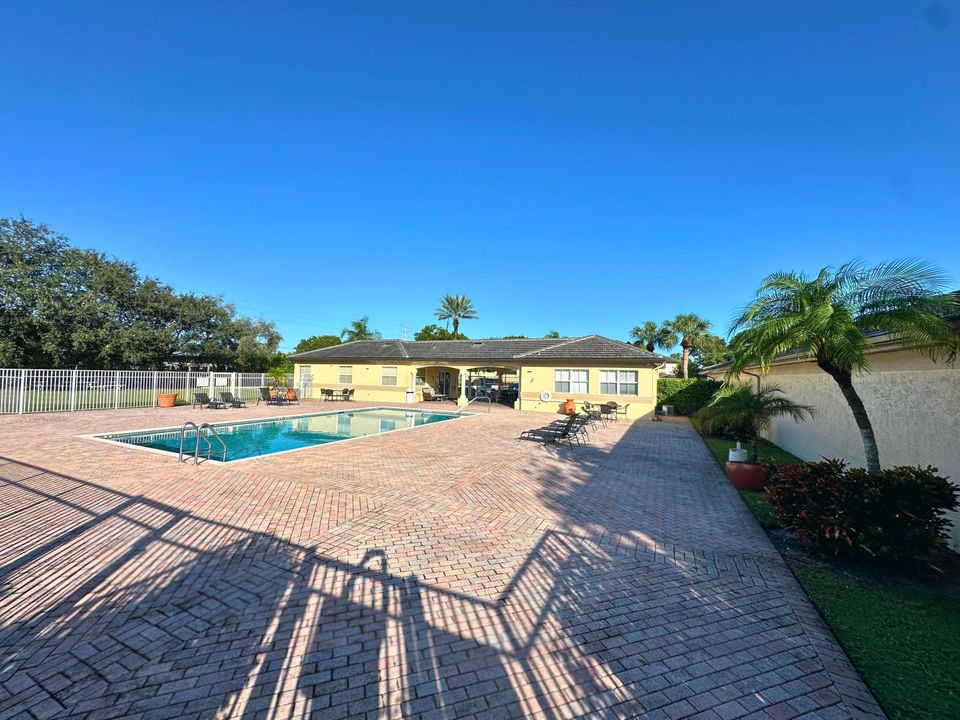 For Sale: $289,000 (3 beds, 2 baths, 1200 Square Feet)