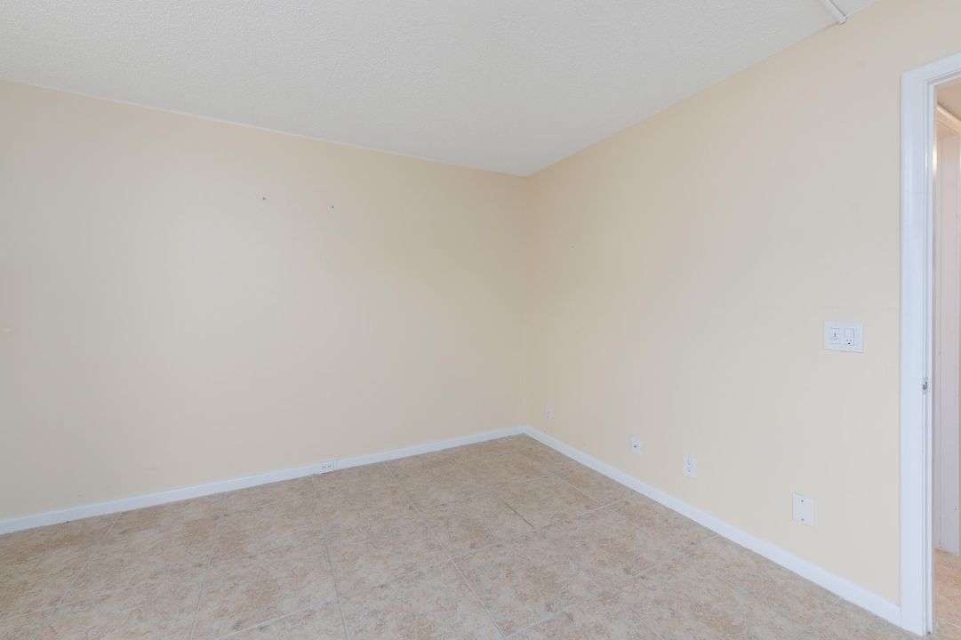 For Sale: $79,900 (1 beds, 1 baths, 570 Square Feet)