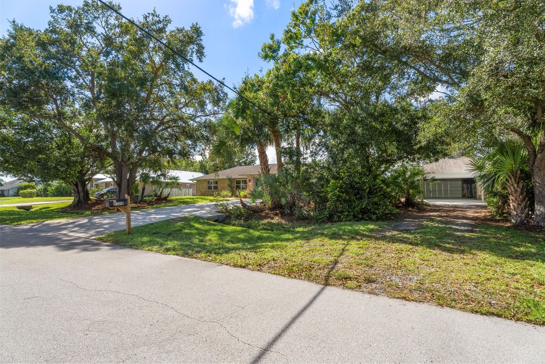 For Sale: $590,000 (2 beds, 2 baths, 1142 Square Feet)