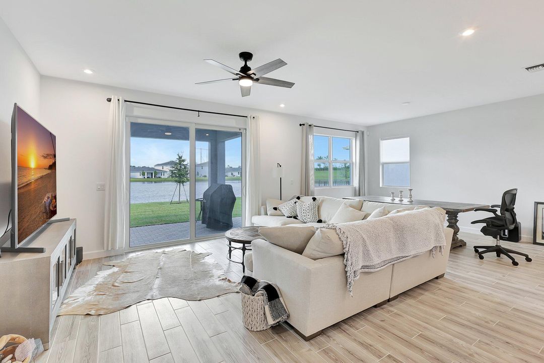 For Sale: $475,000 (3 beds, 2 baths, 1657 Square Feet)