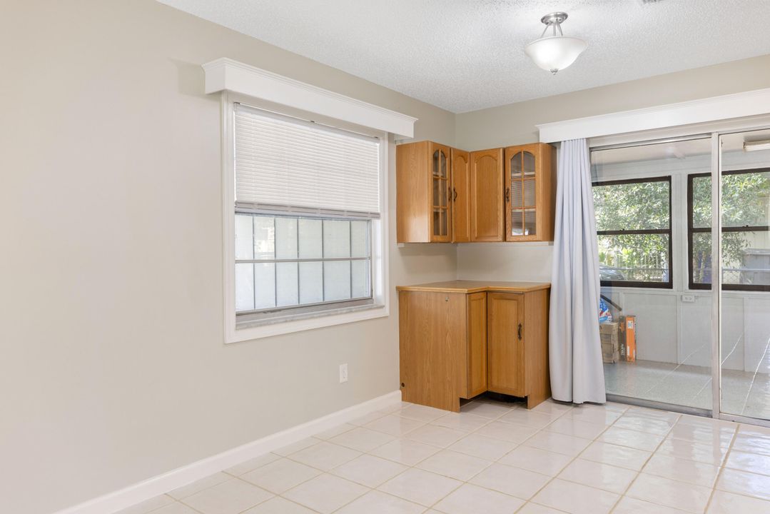 For Sale: $275,000 (2 beds, 1 baths, 864 Square Feet)