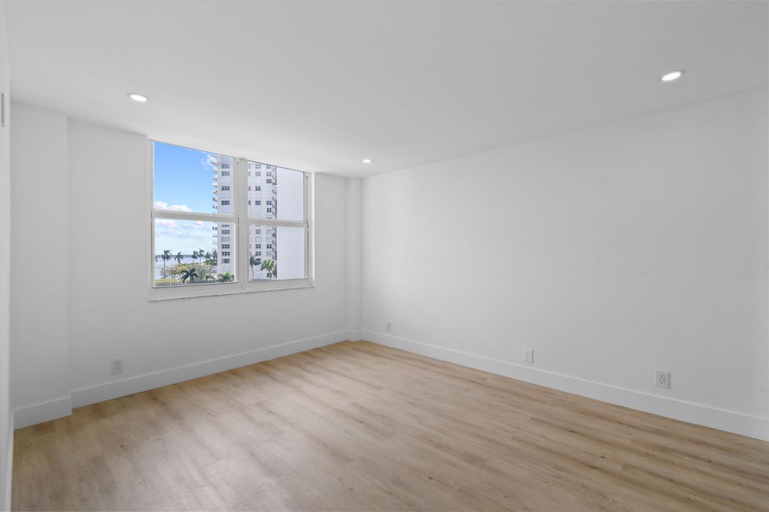 For Sale: $1,050,000 (2 beds, 2 baths, 1073 Square Feet)