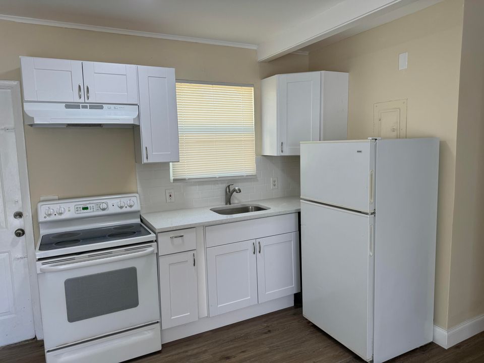 For Rent: $1,800 (1 beds, 1 baths, 1851 Square Feet)