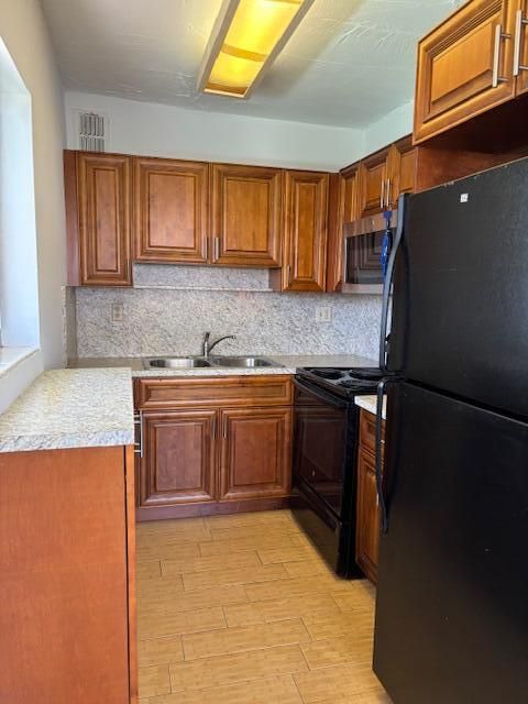 For Sale: $115,000 (1 beds, 1 baths, 773 Square Feet)