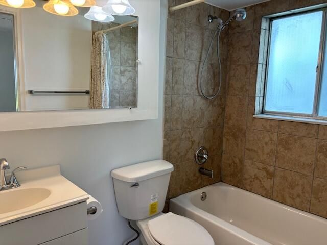 For Sale: $115,000 (1 beds, 1 baths, 773 Square Feet)