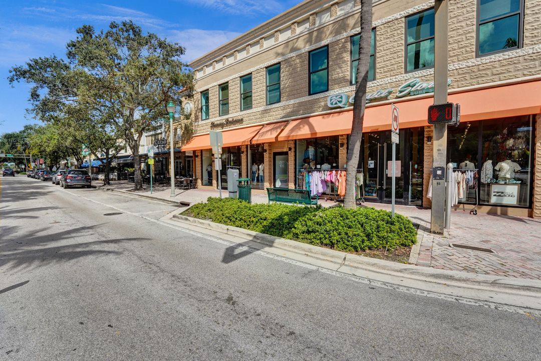 For Sale: $2,095,000 (6 beds, 3 baths, 2937 Square Feet)