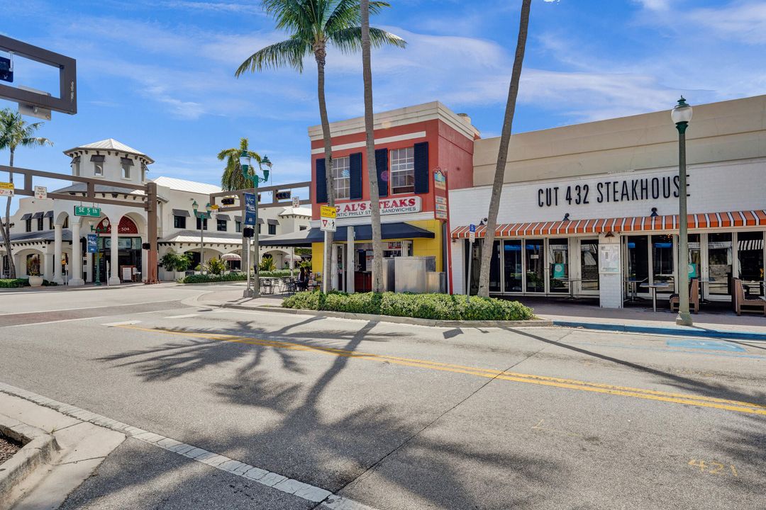 For Sale: $2,095,000 (6 beds, 3 baths, 2937 Square Feet)