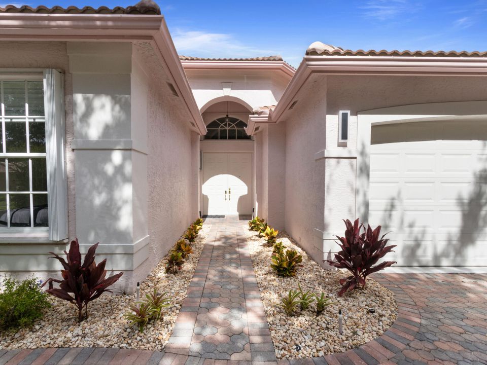 For Sale: $749,000 (4 beds, 2 baths, 2593 Square Feet)