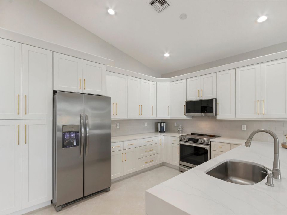 For Sale: $749,000 (4 beds, 2 baths, 2593 Square Feet)