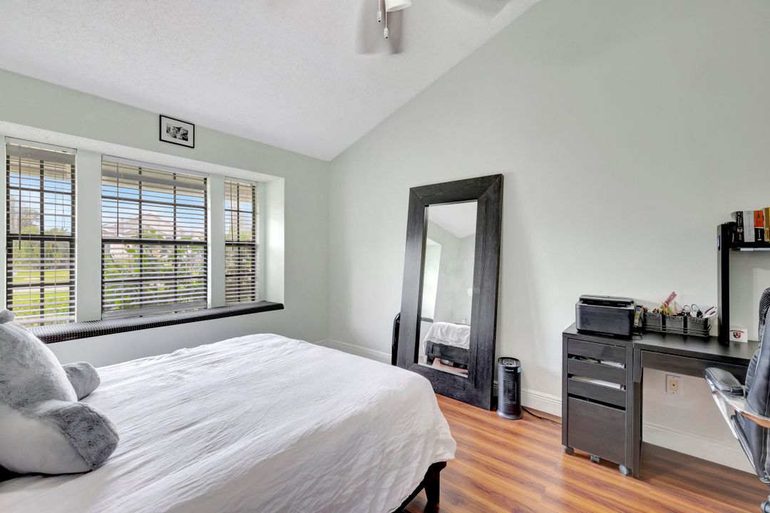 For Sale: $469,900 (2 beds, 2 baths, 1366 Square Feet)