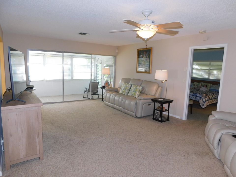 For Sale: $164,900 (2 beds, 2 baths, 1280 Square Feet)