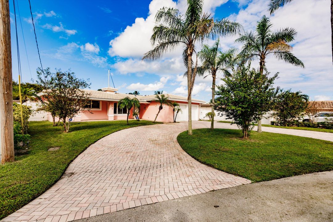 For Sale: $1,485,900 (3 beds, 2 baths, 2121 Square Feet)