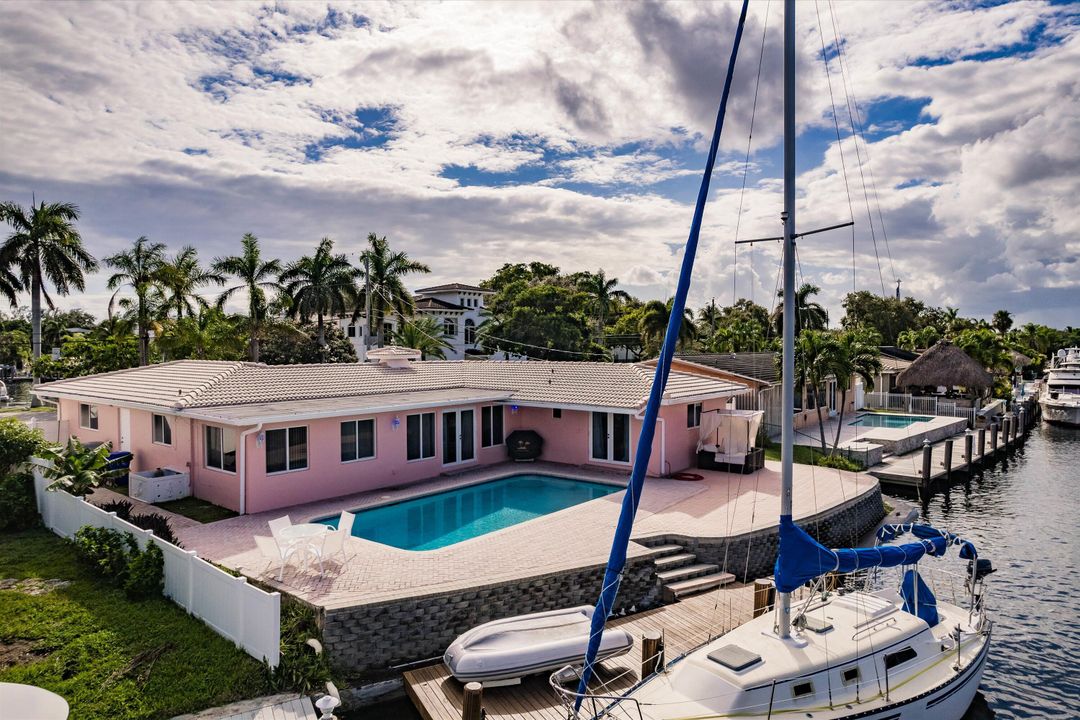 For Sale: $1,485,900 (3 beds, 2 baths, 2121 Square Feet)