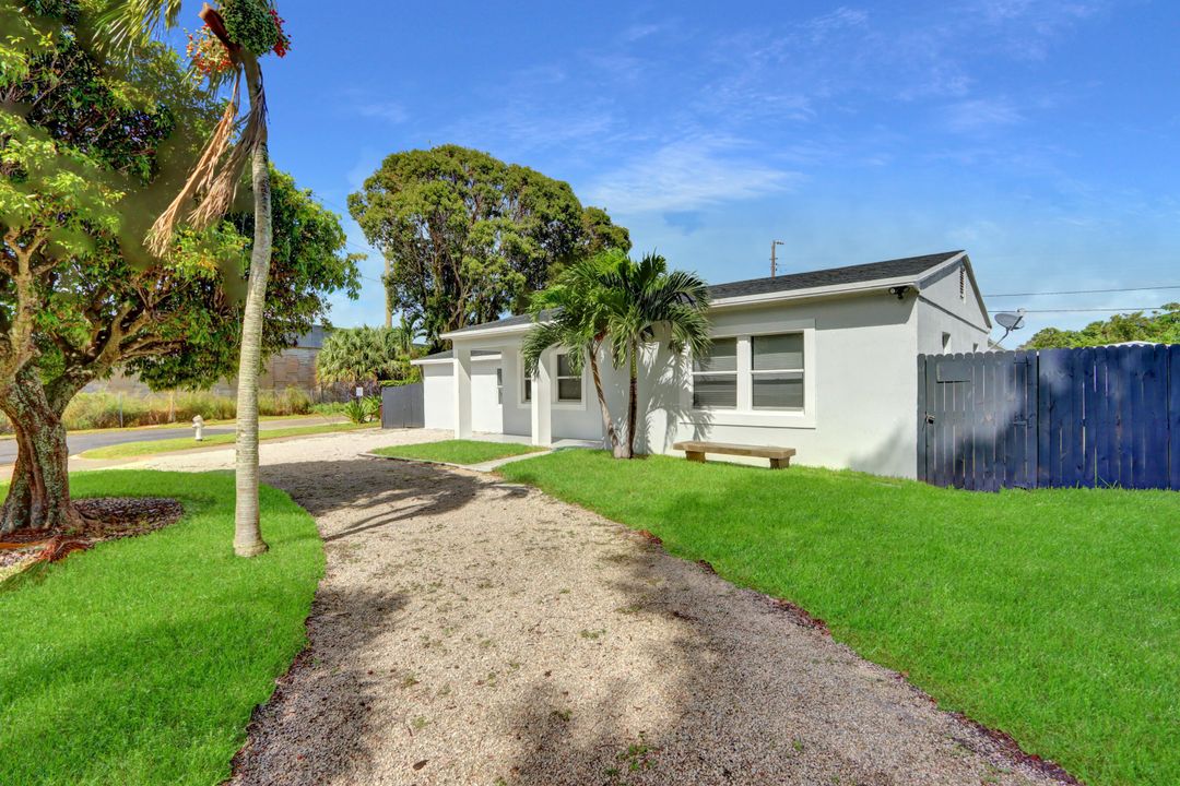 For Sale: $659,900 (3 beds, 2 baths, 1805 Square Feet)