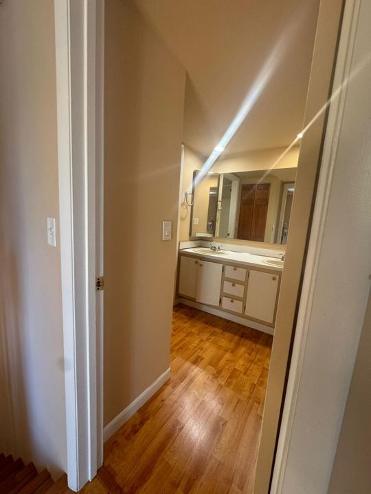 For Rent: $2,200 (2 beds, 2 baths, 1232 Square Feet)