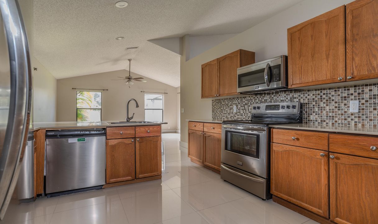 For Rent: $3,295 (3 beds, 2 baths, 1750 Square Feet)