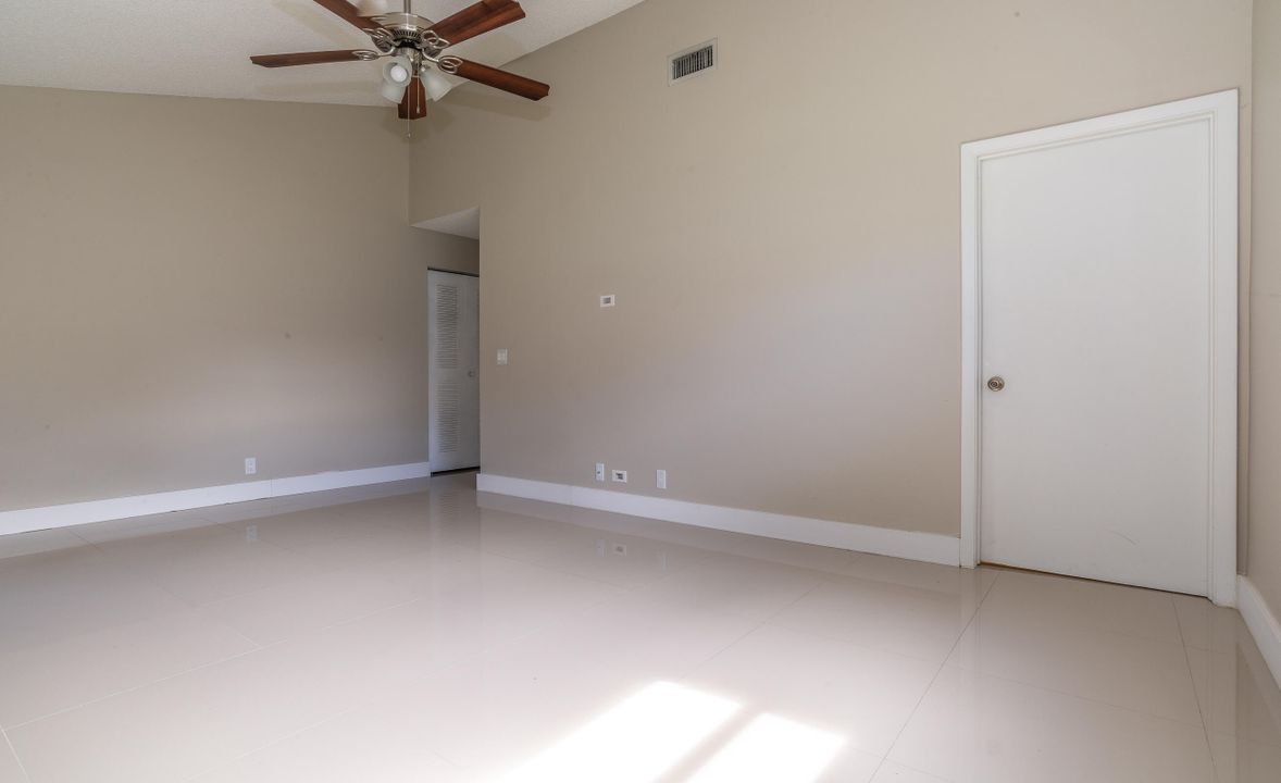 For Rent: $3,295 (3 beds, 2 baths, 1750 Square Feet)