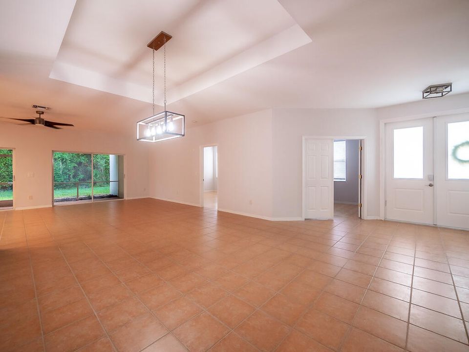 En Venta: $550,000 (4 camas, 2 baños, 2079 Pies cuadrados)