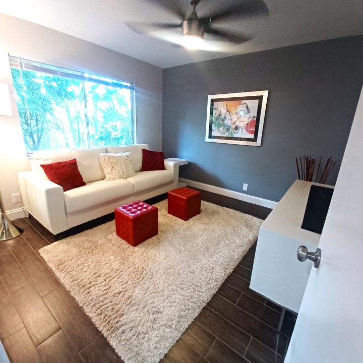 For Sale: $299,999 (2 beds, 2 baths, 1070 Square Feet)