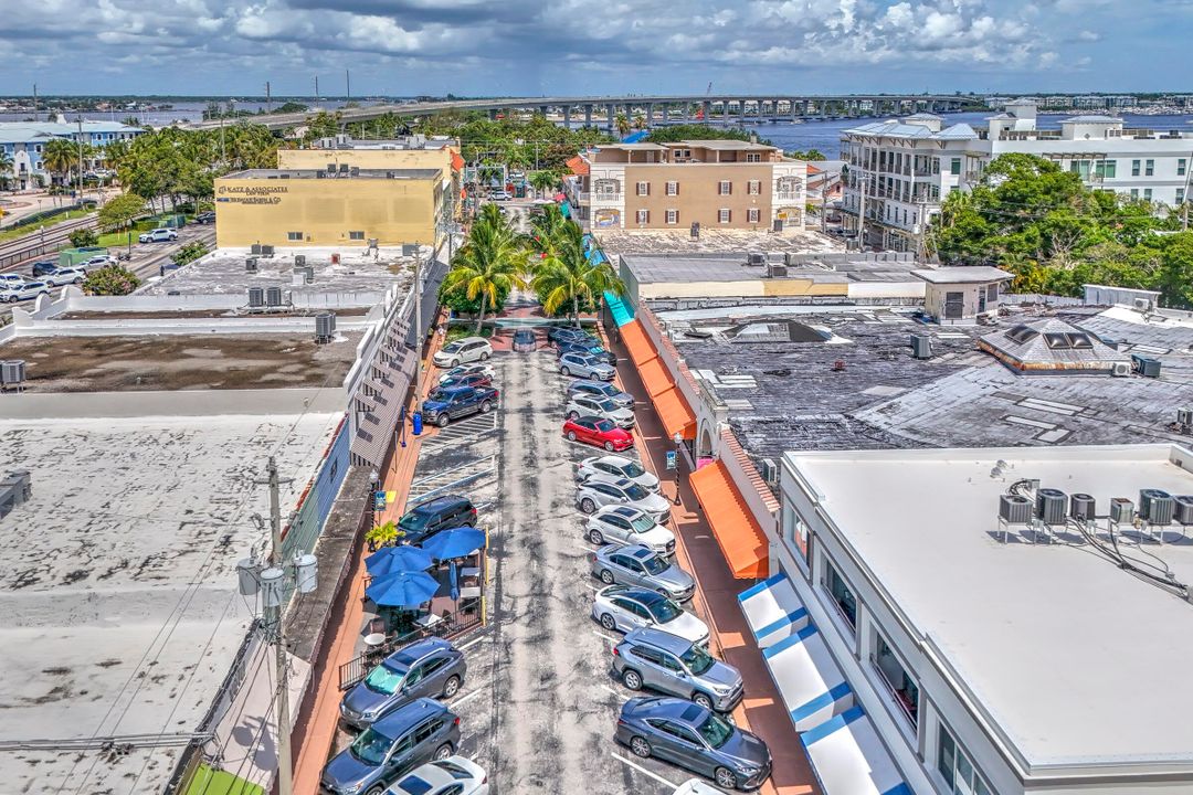 For Sale: $1,290,000 (3 beds, 3 baths, 2015 Square Feet)