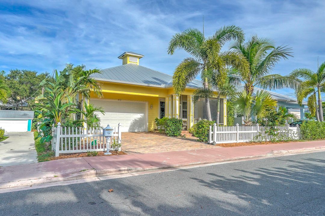 For Sale: $1,290,000 (3 beds, 3 baths, 2015 Square Feet)