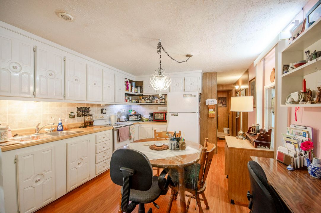 For Sale: $115,000 (2 beds, 1 baths, 684 Square Feet)