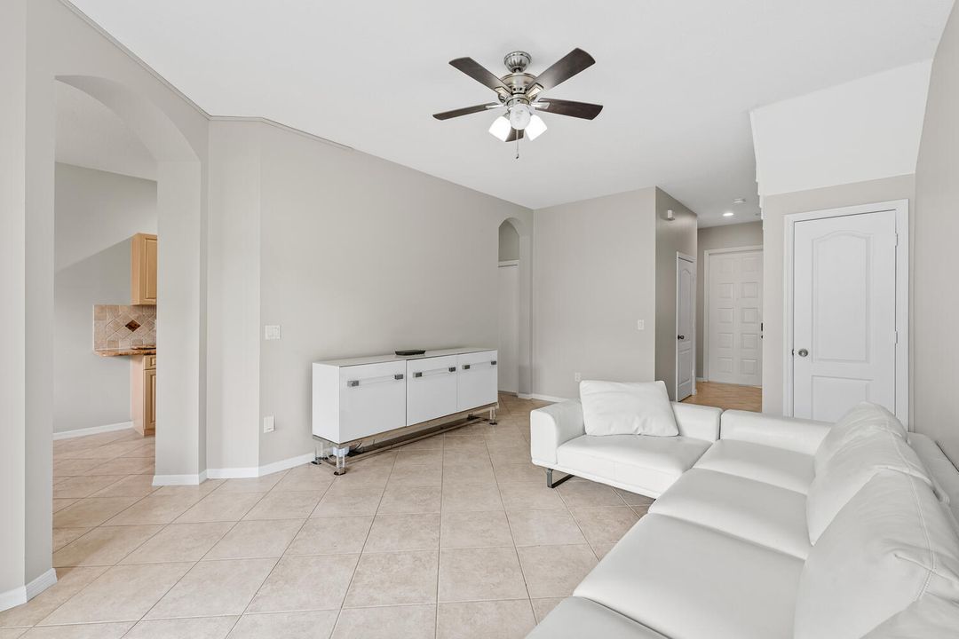 For Sale: $395,000 (2 beds, 2 baths, 1448 Square Feet)