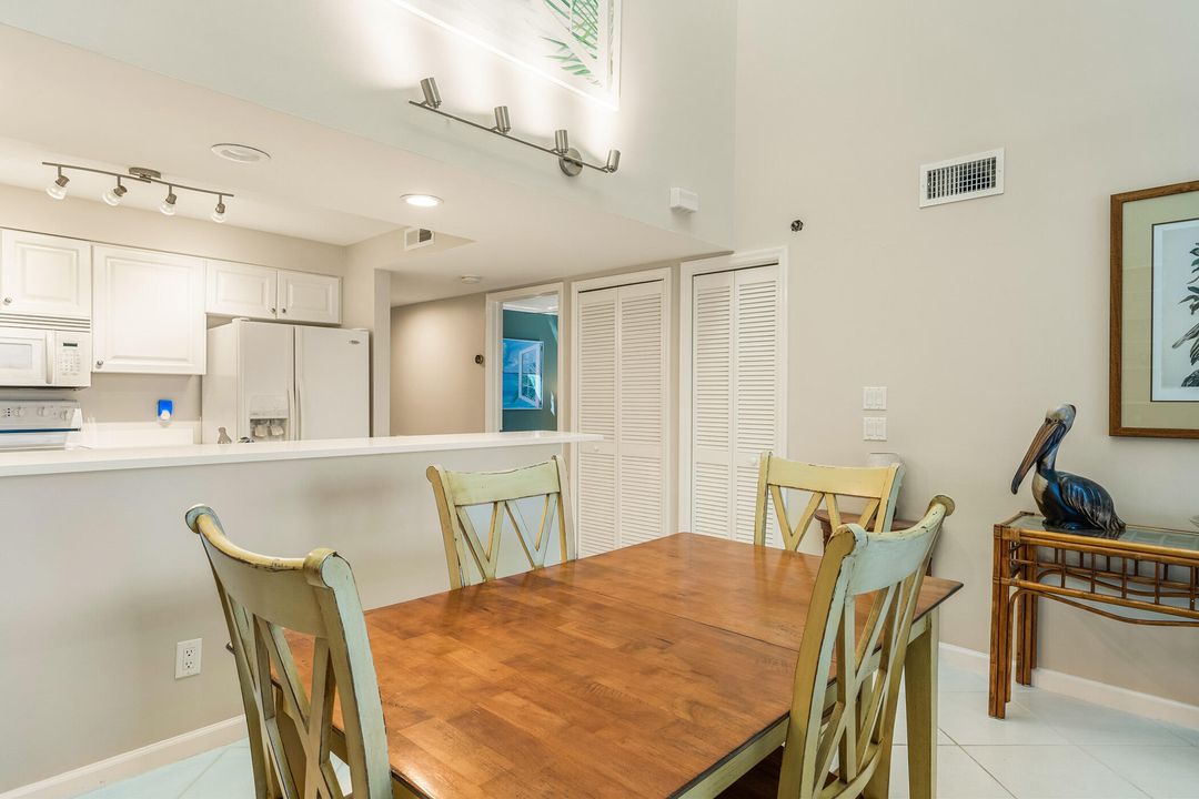 For Sale: $550,000 (2 beds, 2 baths, 1100 Square Feet)