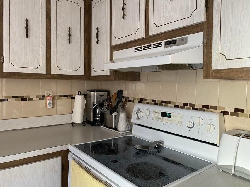 For Rent: $2,200 (2 beds, 2 baths, 907 Square Feet)