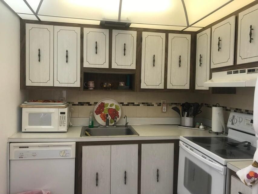 For Rent: $2,200 (2 beds, 2 baths, 907 Square Feet)