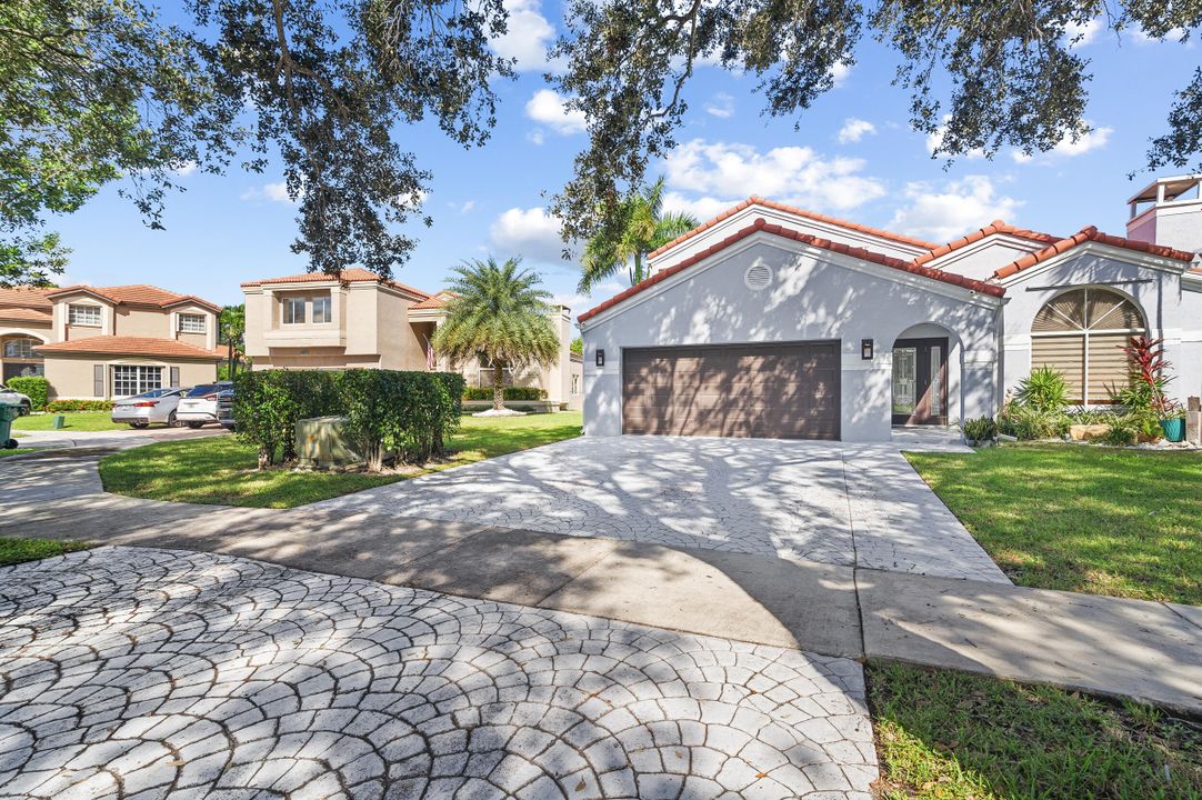 For Sale: $850,000 (4 beds, 2 baths, 2466 Square Feet)