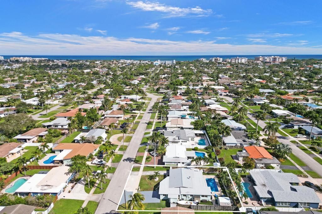 For Sale: $899,000 (3 beds, 2 baths, 1696 Square Feet)