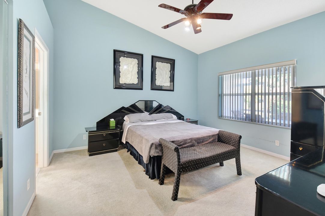 For Sale: $359,000 (2 beds, 2 baths, 1378 Square Feet)