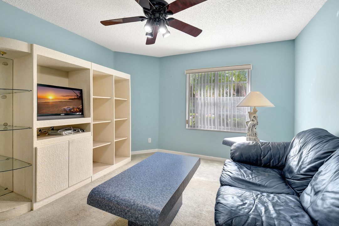 For Sale: $359,000 (2 beds, 2 baths, 1378 Square Feet)