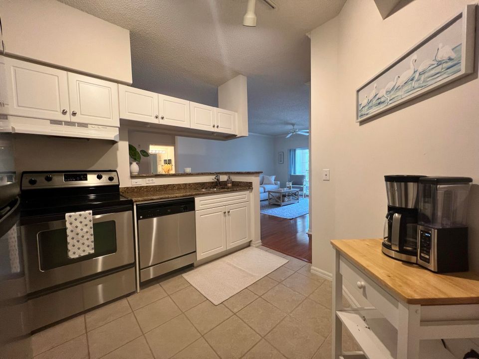 For Rent: $4,750 (2 beds, 2 baths, 1137 Square Feet)