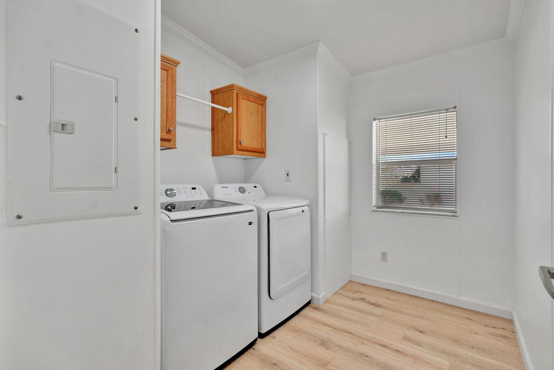 For Sale: $320,000 (3 beds, 2 baths, 1464 Square Feet)