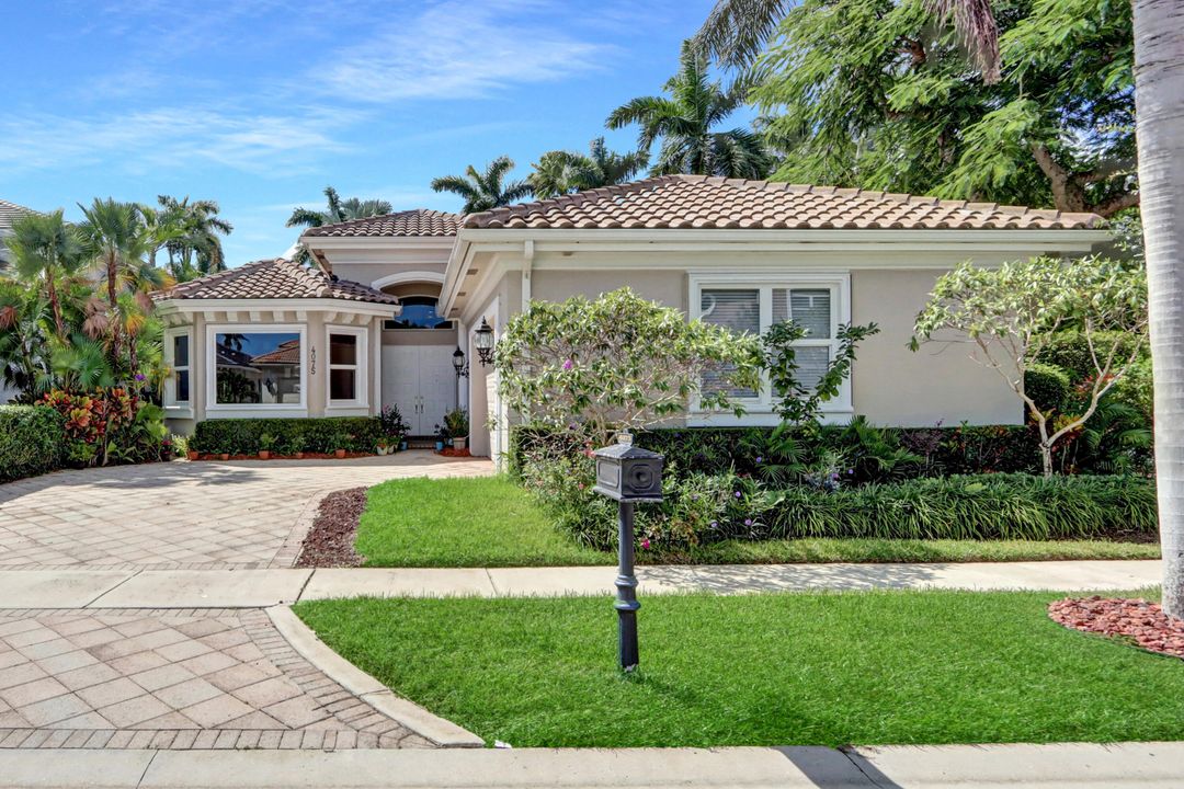 For Sale: $1,549,000 (3 beds, 3 baths, 2900 Square Feet)