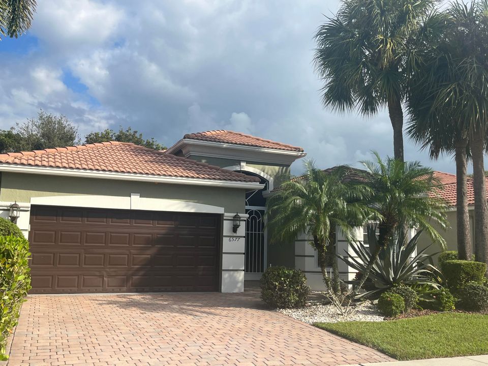 For Sale: $529,900 (3 beds, 2 baths, 2061 Square Feet)