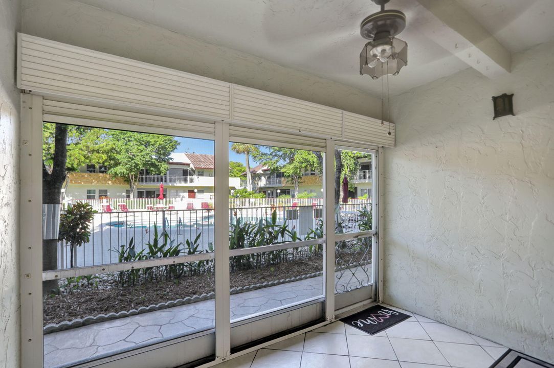 For Sale: $255,000 (2 beds, 2 baths, 1050 Square Feet)