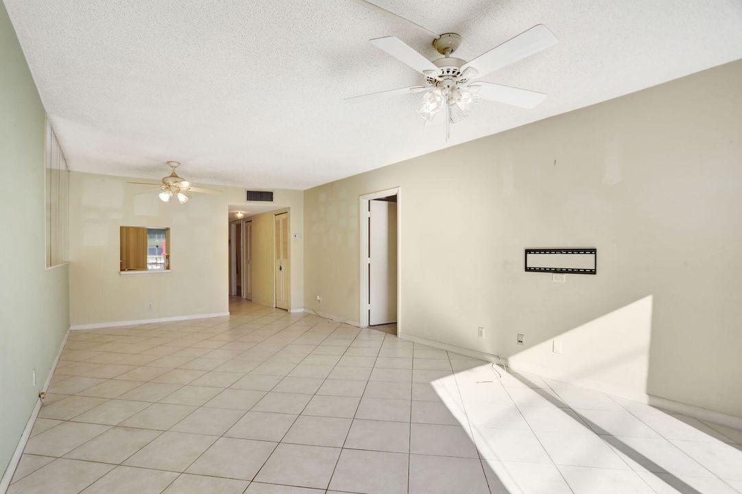 For Sale: $255,000 (2 beds, 2 baths, 1050 Square Feet)