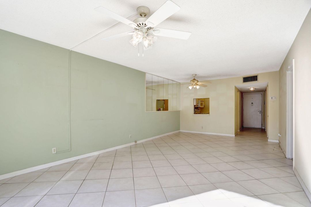 For Sale: $255,000 (2 beds, 2 baths, 1050 Square Feet)