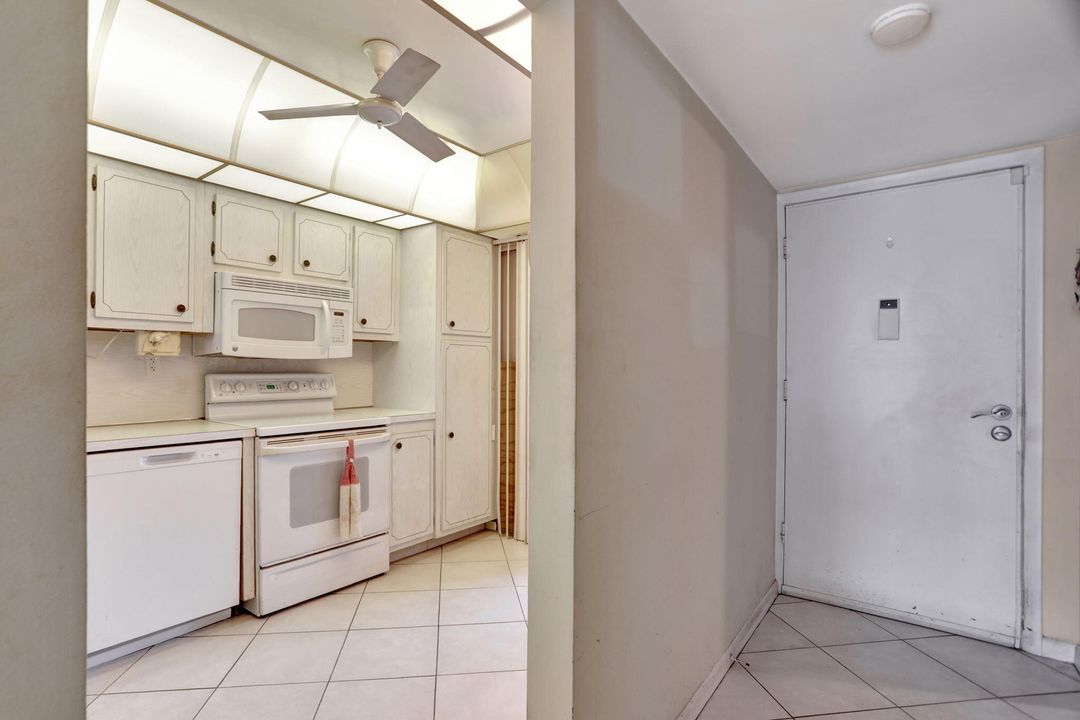 For Sale: $255,000 (2 beds, 2 baths, 1050 Square Feet)