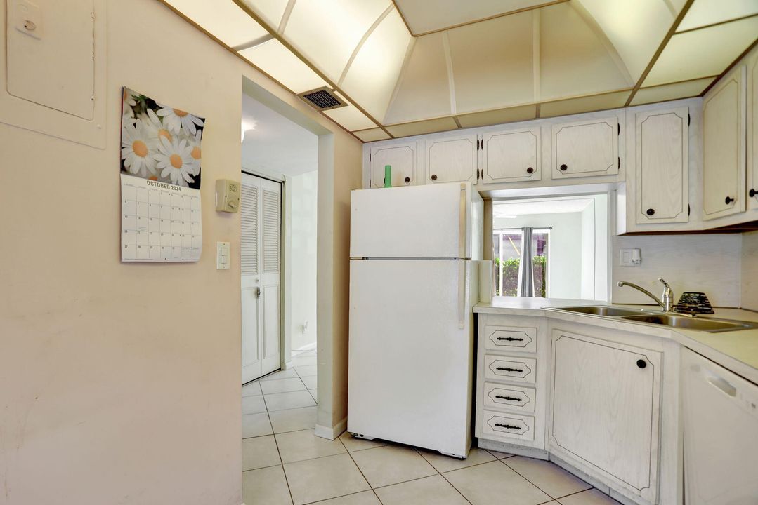 For Sale: $255,000 (2 beds, 2 baths, 1050 Square Feet)