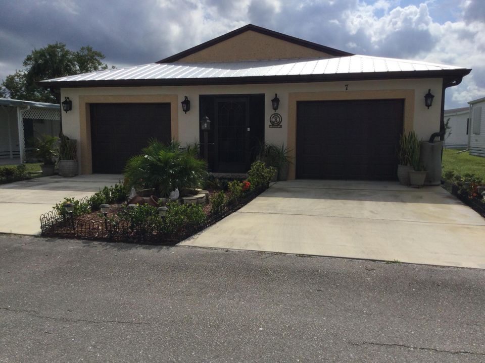 For Sale: $299,900 (3 beds, 2 baths, 1756 Square Feet)