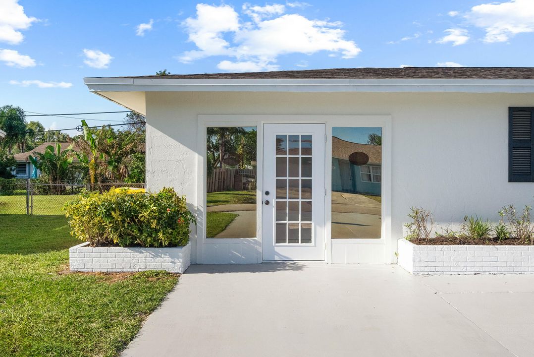 For Sale: $499,900 (4 beds, 2 baths, 2055 Square Feet)