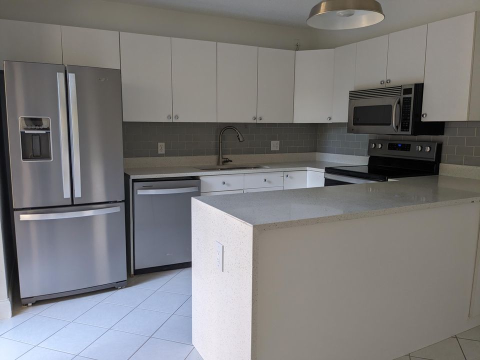 For Rent: $2,300 (2 beds, 2 baths, 1232 Square Feet)