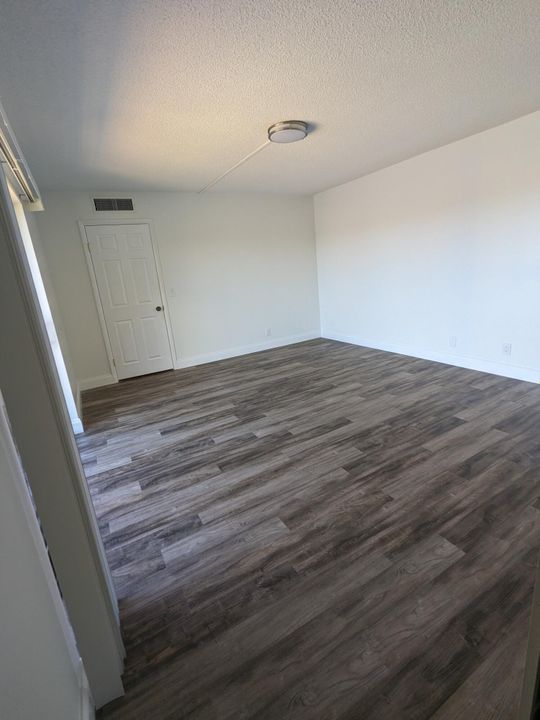 For Rent: $2,300 (2 beds, 2 baths, 1232 Square Feet)