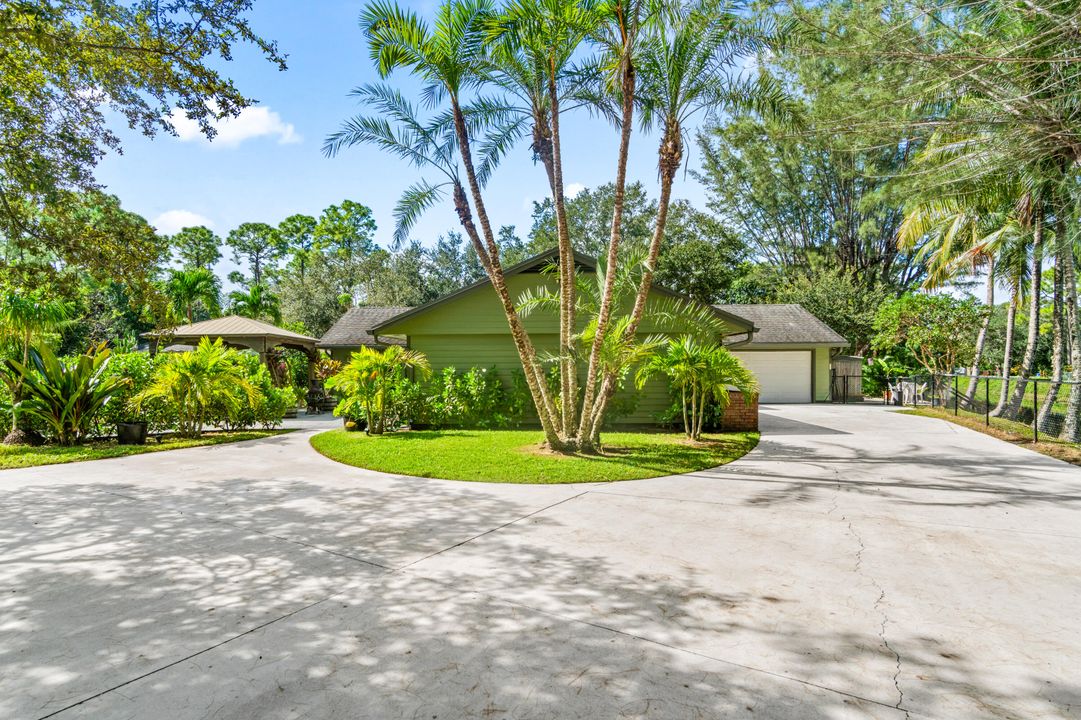 For Sale: $575,000 (3 beds, 2 baths, 1994 Square Feet)