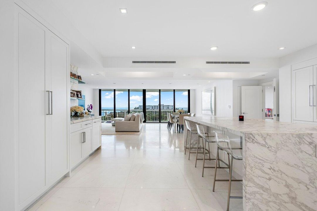 Recently Sold: $4,895,000 (2 beds, 2 baths, 2487 Square Feet)