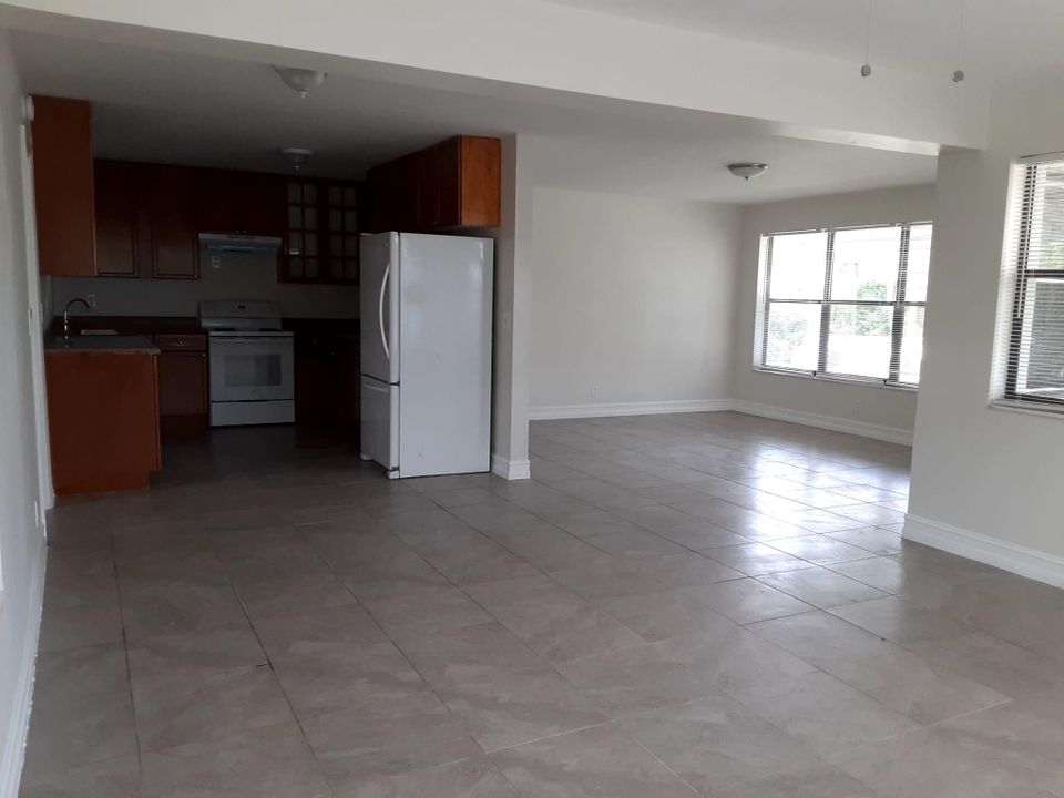 For Rent: $2,900 (3 beds, 2 baths, 1421 Square Feet)